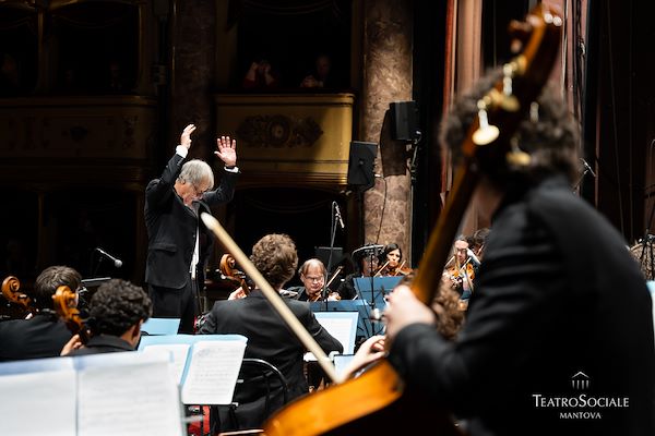 Caffini Group Partner del Concerto di Capodanno al Teatro Sociale di Mantova